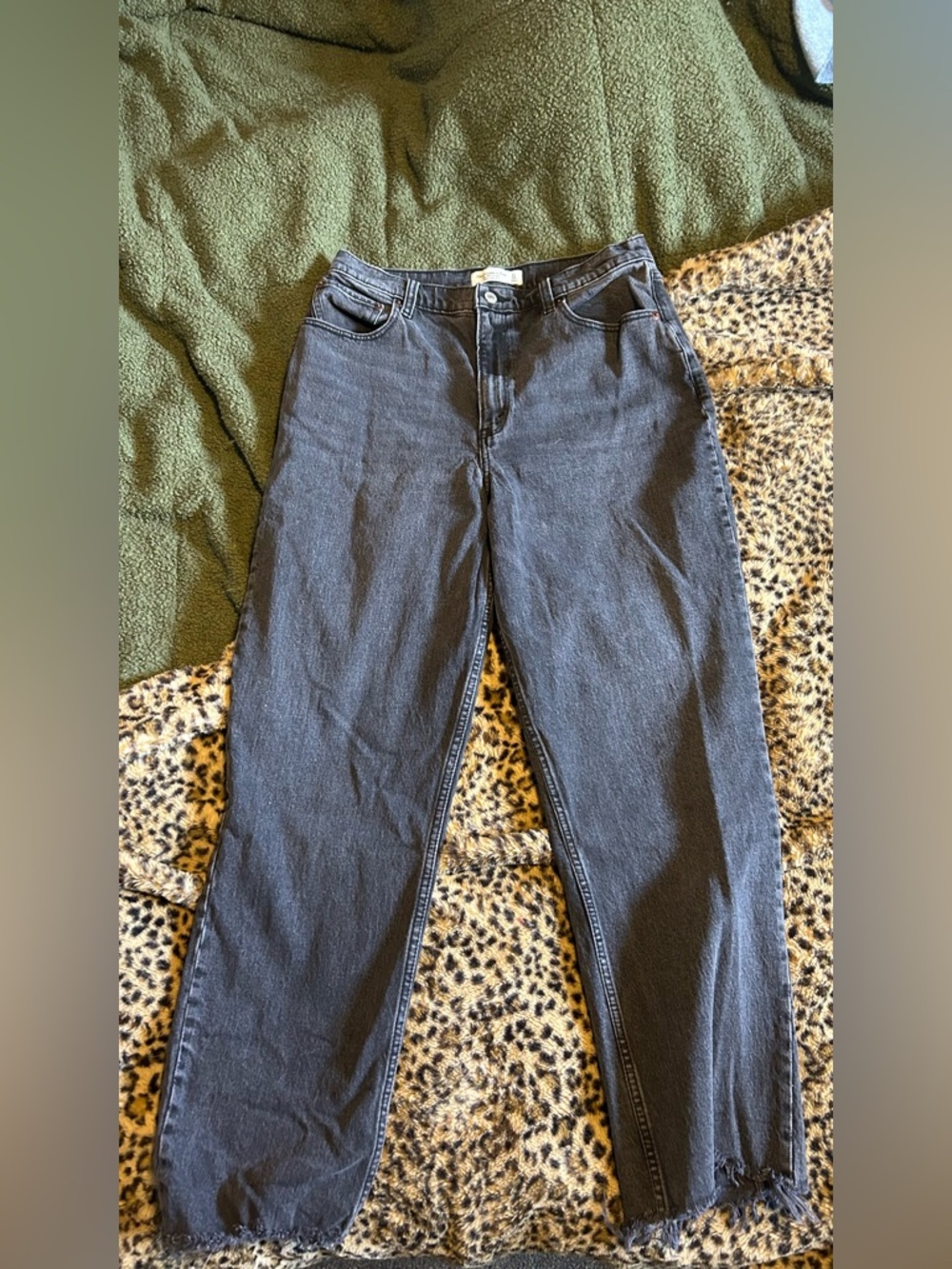 Abercrombie & Fitch Black Ultra High-Rise Curve Love 90’s Straight Jeans